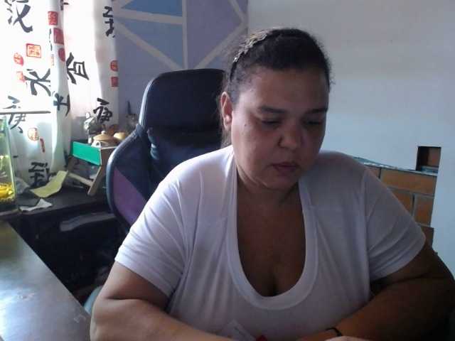 beautifulchubbyqueen — live female cam