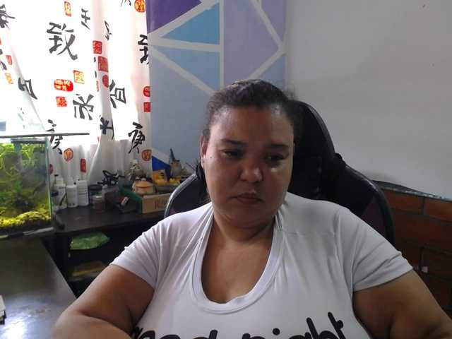 beautifulchubbyqueen live webcam show
