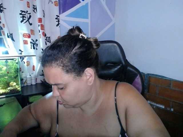 beautifulchubbyqueen live webcam show