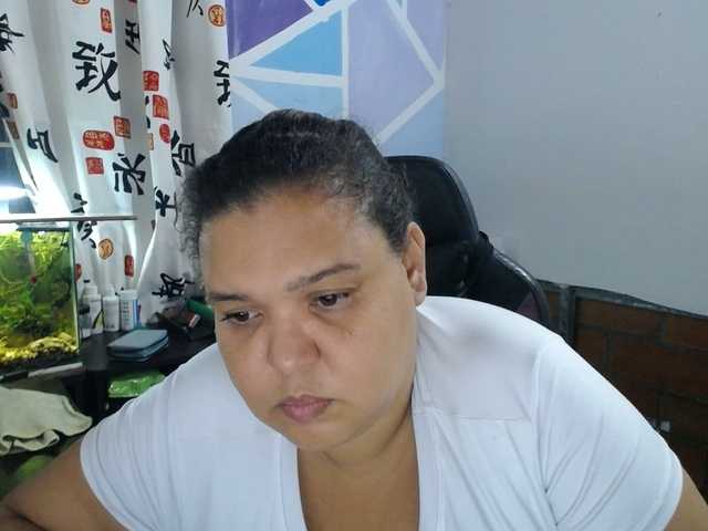 beautifulchubbyqueen live webcam show