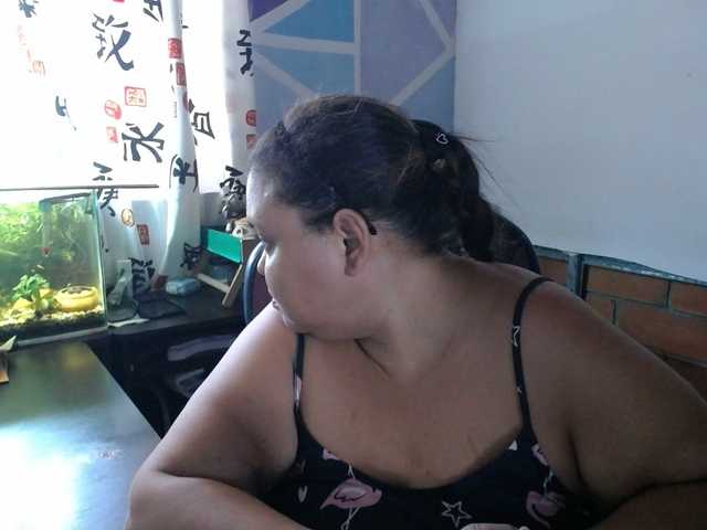 beautifulchubbyqueen live cam preview