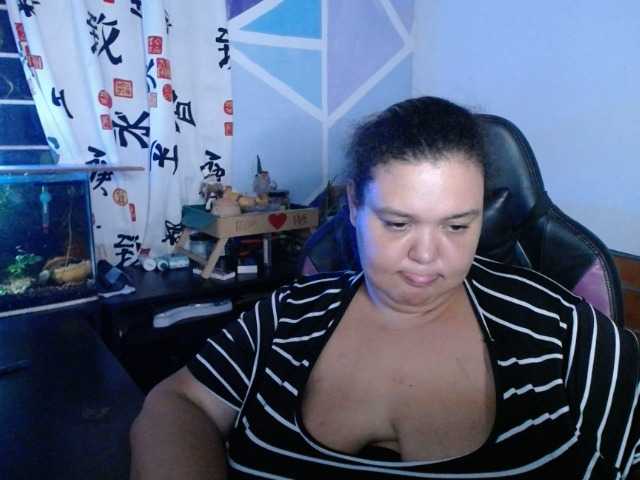 beautifulchubbyqueen live cam preview