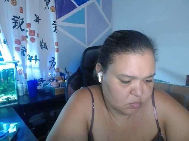 beautifulchubbyqueen live cam on UnifiedCams