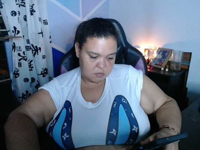 beautifulchubbyqueen live cam preview