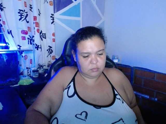 beautifulchubbyqueen live webcam show