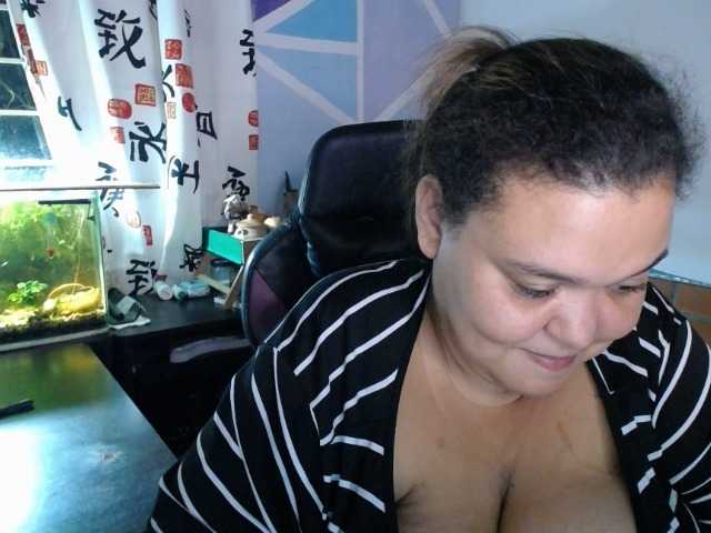 beautifulchubbyqueen live cam preview