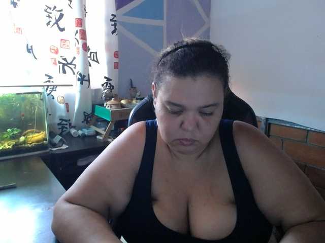 beautifulchubbyqueen live cam preview