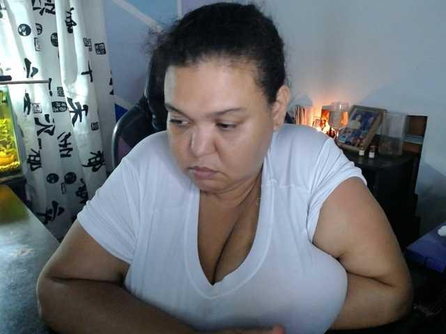 beautifulchubbyqueen live cam on BongaCams