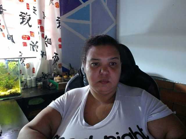 beautifulchubbyqueen live webcam show