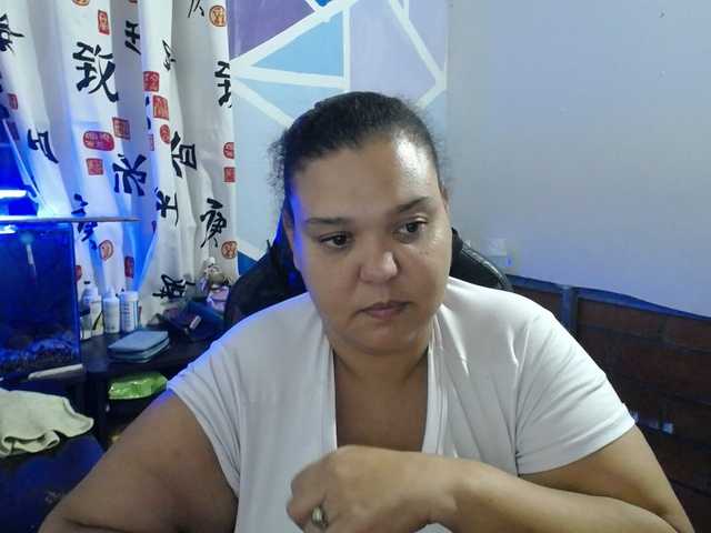 beautifulchubbyqueen live webcam show