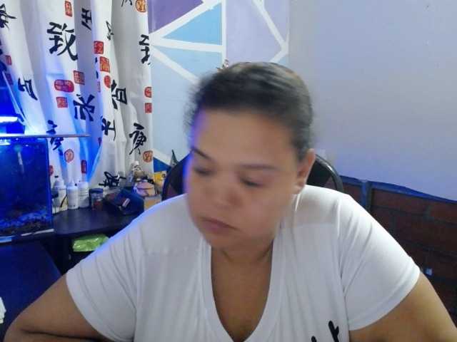 beautifulchubbyqueen live webcam show