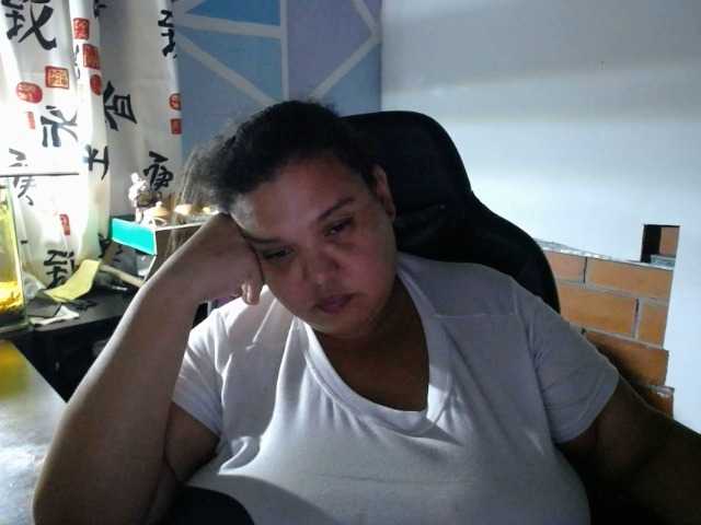 beautifulchubbyqueen live cam preview