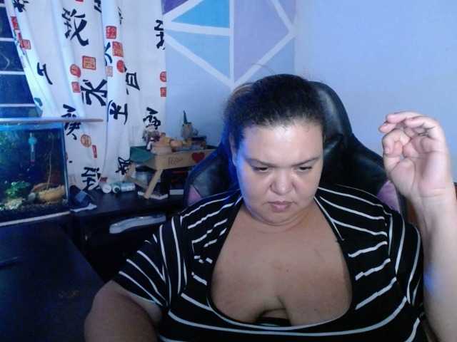 beautifulchubbyqueen live cam preview