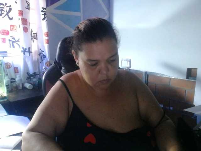 beautifulchubbyqueen live cam on UnifiedCams
