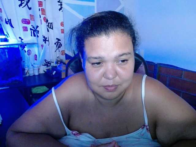 beautifulchubbyqueen live webcam show