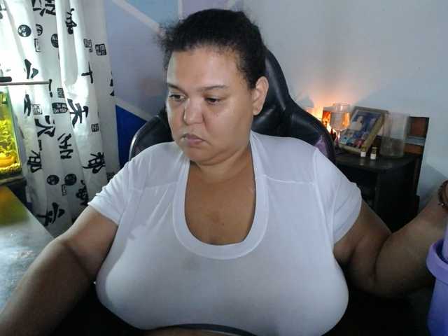 beautifulchubbyqueen live cam on BongaCams
