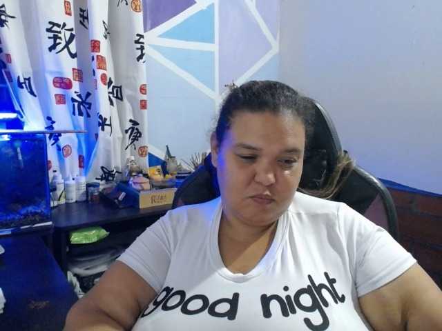 beautifulchubbyqueen live webcam show