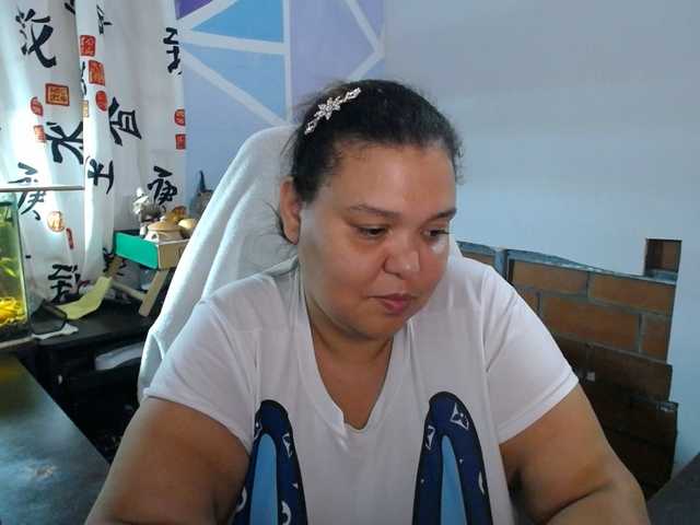 beautifulchubbyqueen — live female cam