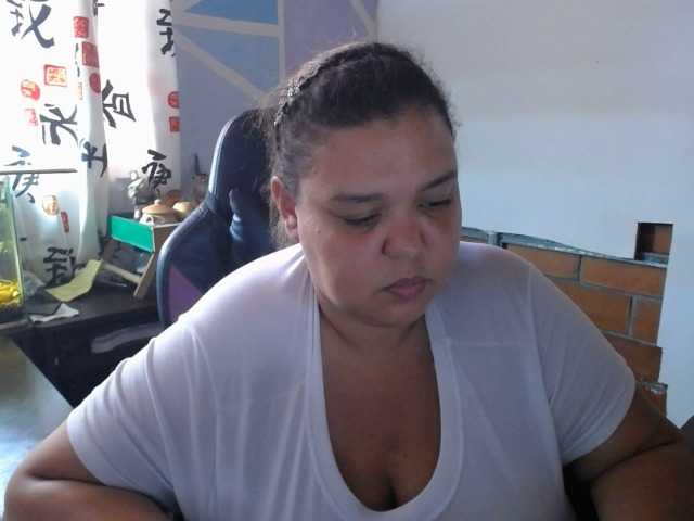 beautifulchubbyqueen — live female cam