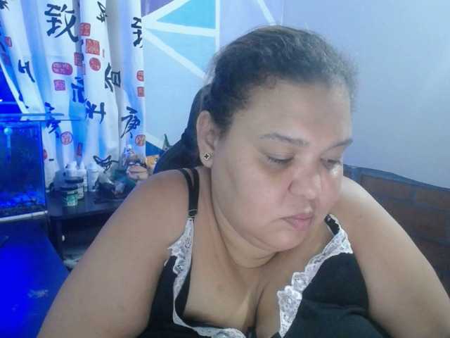 beautifulchubbyqueen live cam on UnifiedCams