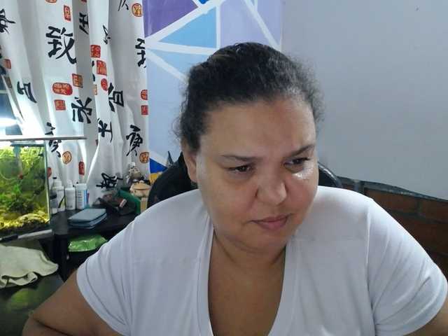 beautifulchubbyqueen live webcam show