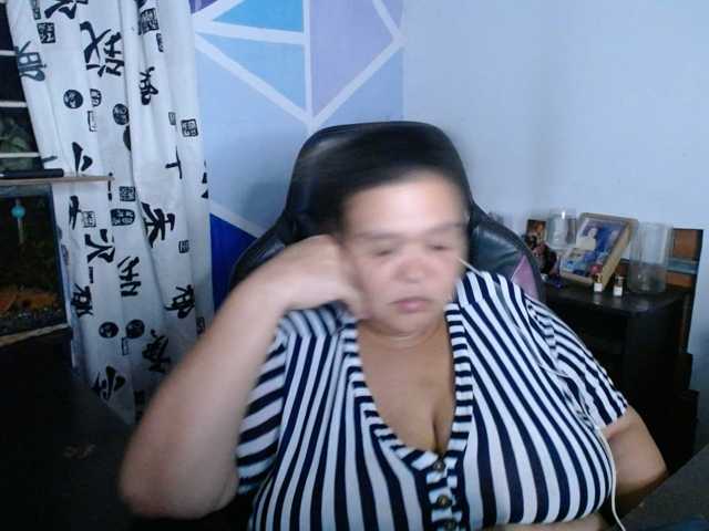 beautifulchubbyqueen live cam on BongaCams