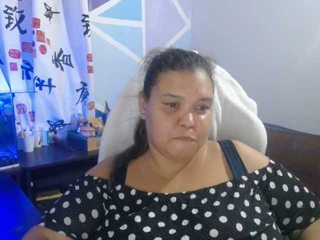 beautifulchubbyqueen live cam on UnifiedCams