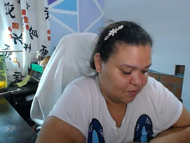 beautifulchubbyqueen — live female cam