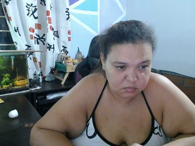beautifulchubbyqueen live cam preview
