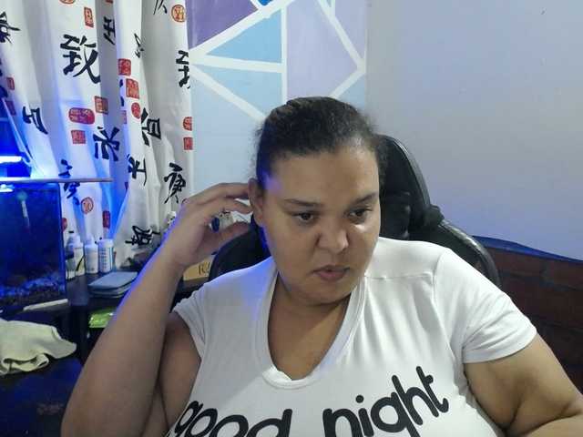 beautifulchubbyqueen live webcam show