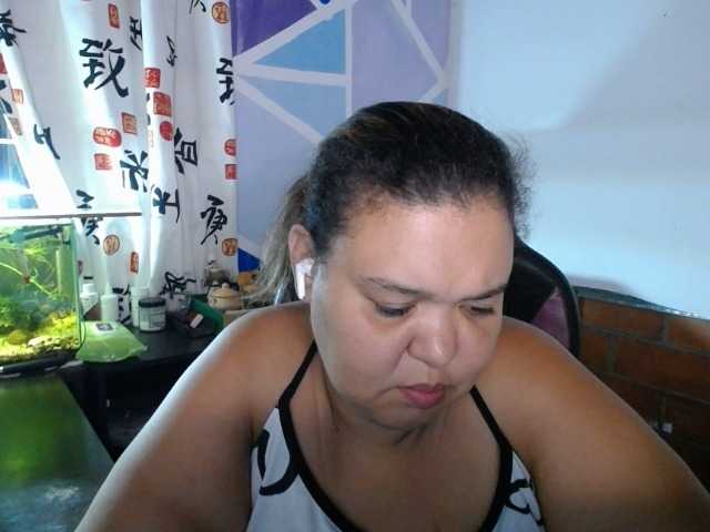 beautifulchubbyqueen live webcam show