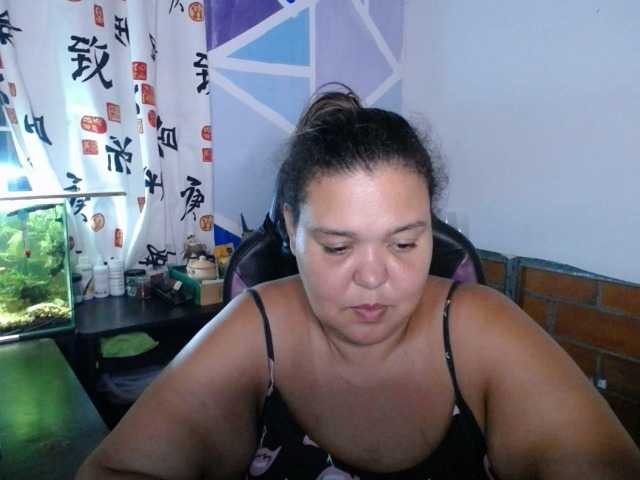 beautifulchubbyqueen live webcam show