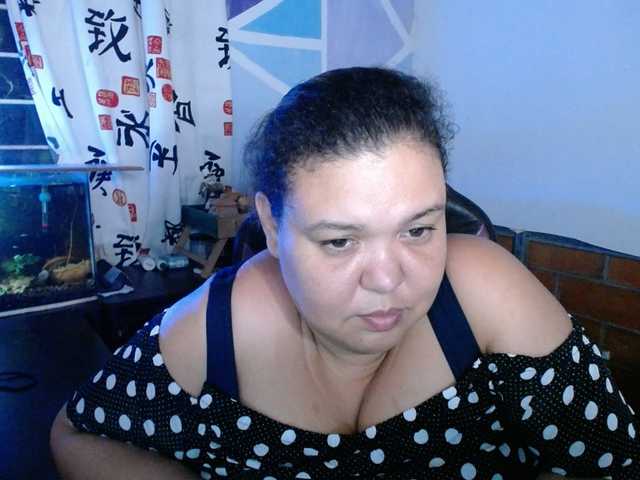 beautifulchubbyqueen live cam preview