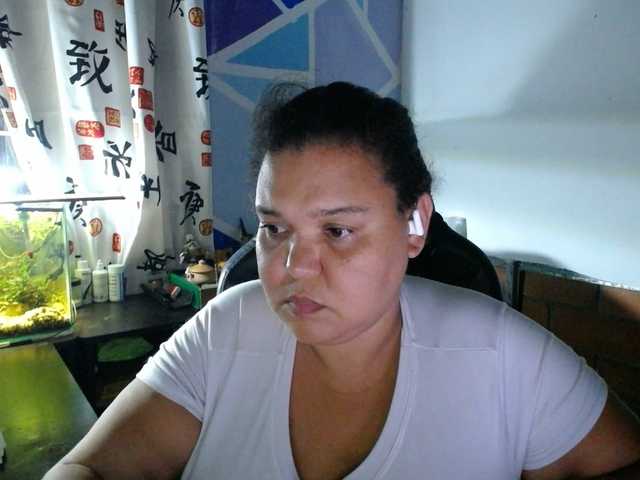 beautifulchubbyqueen live webcam show