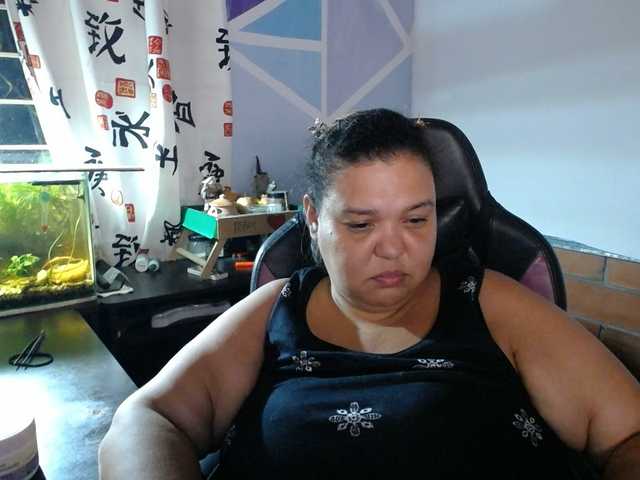 beautifulchubbyqueen live cam preview