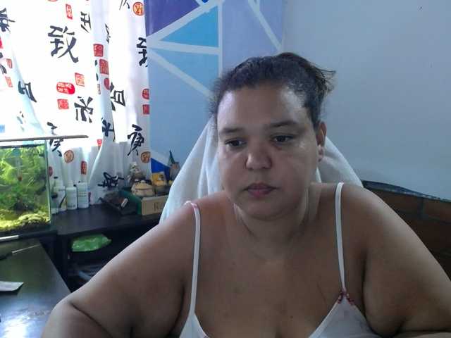 beautifulchubbyqueen live webcam show