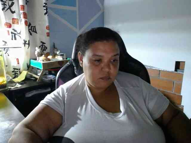 beautifulchubbyqueen webcam