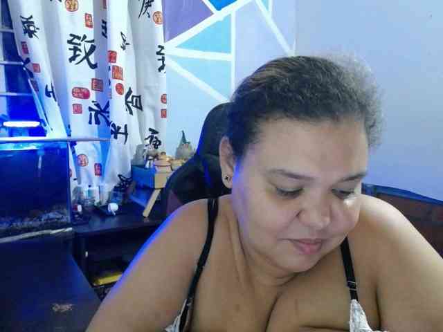 beautifulchubbyqueen webcam