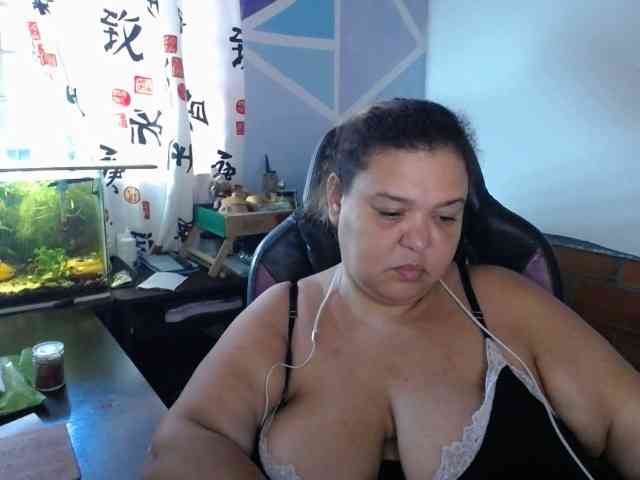 beautifulchubbyqueen webcam