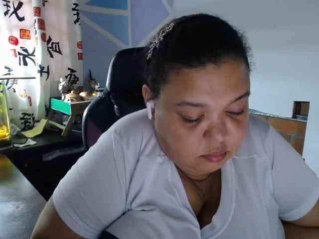 beautifulchubbyqueen webcam