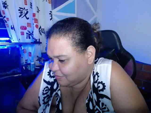 beautifulchubbyqueen webcam