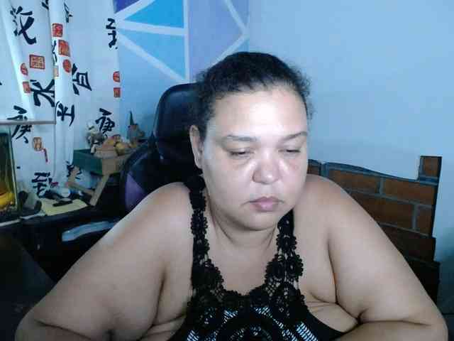 beautifulchubbyqueen webcam