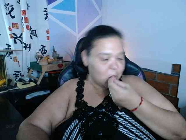 beautifulchubbyqueen webcam