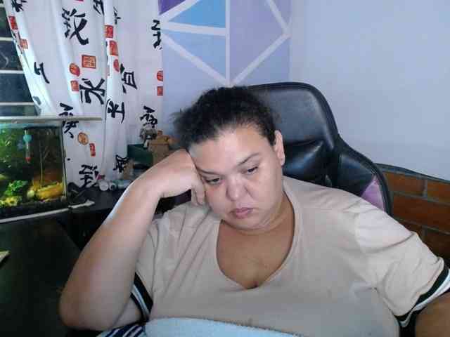 beautifulchubbyqueen webcam