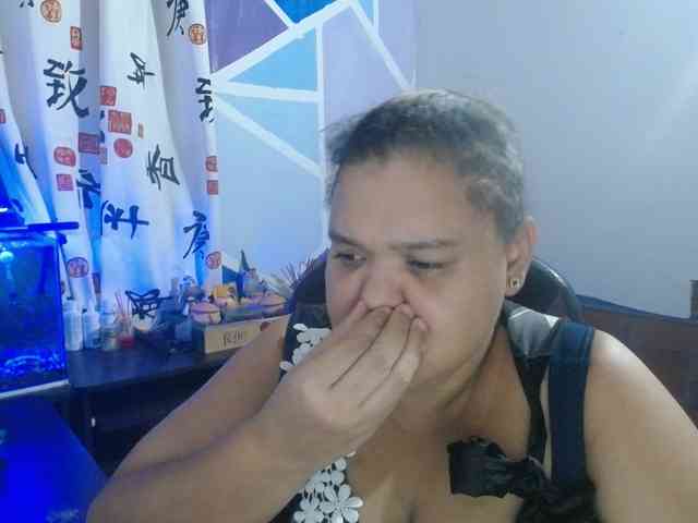 beautifulchubbyqueen webcam