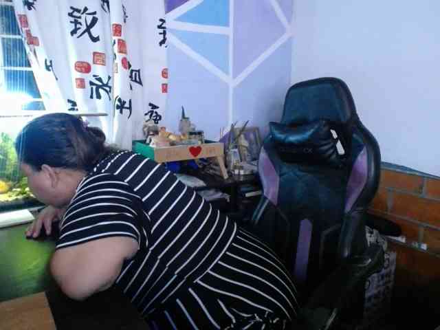 beautifulchubbyqueen webcam