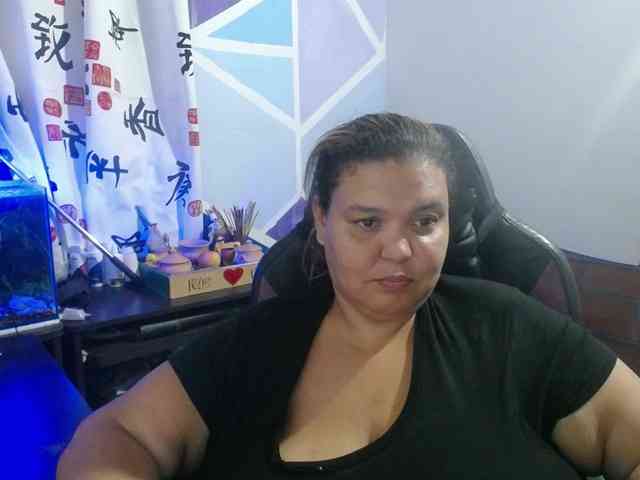 beautifulchubbyqueen webcam