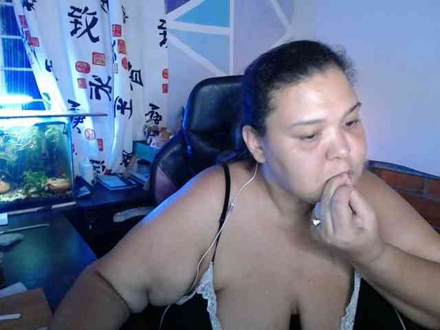 beautifulchubbyqueen webcam