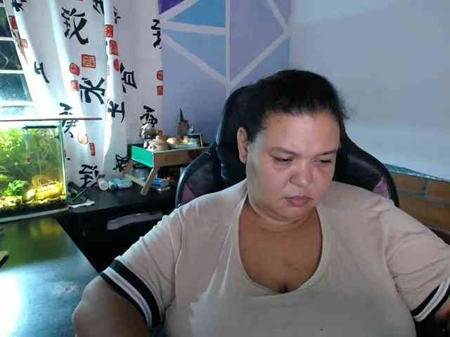 beautifulchubbyqueen webcam
