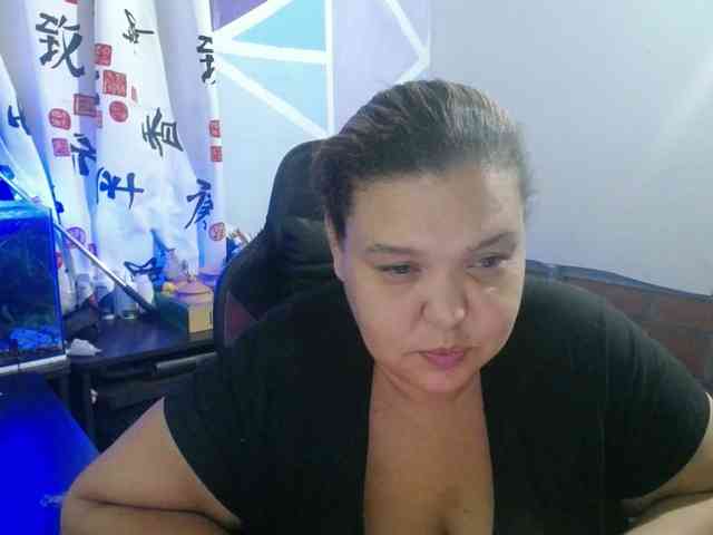 beautifulchubbyqueen webcam